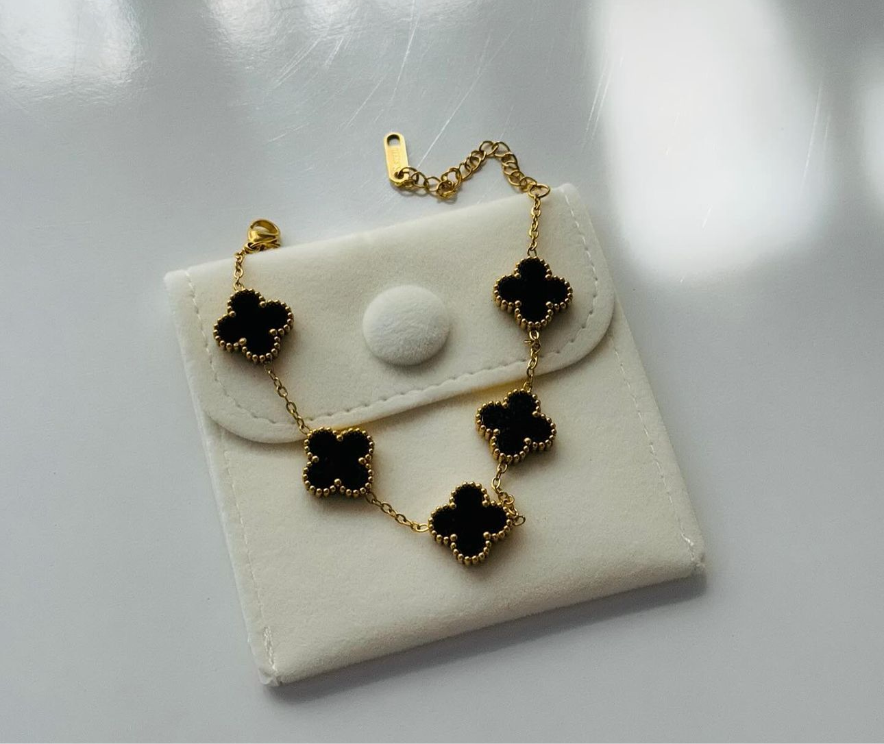 Clover bracelet - black