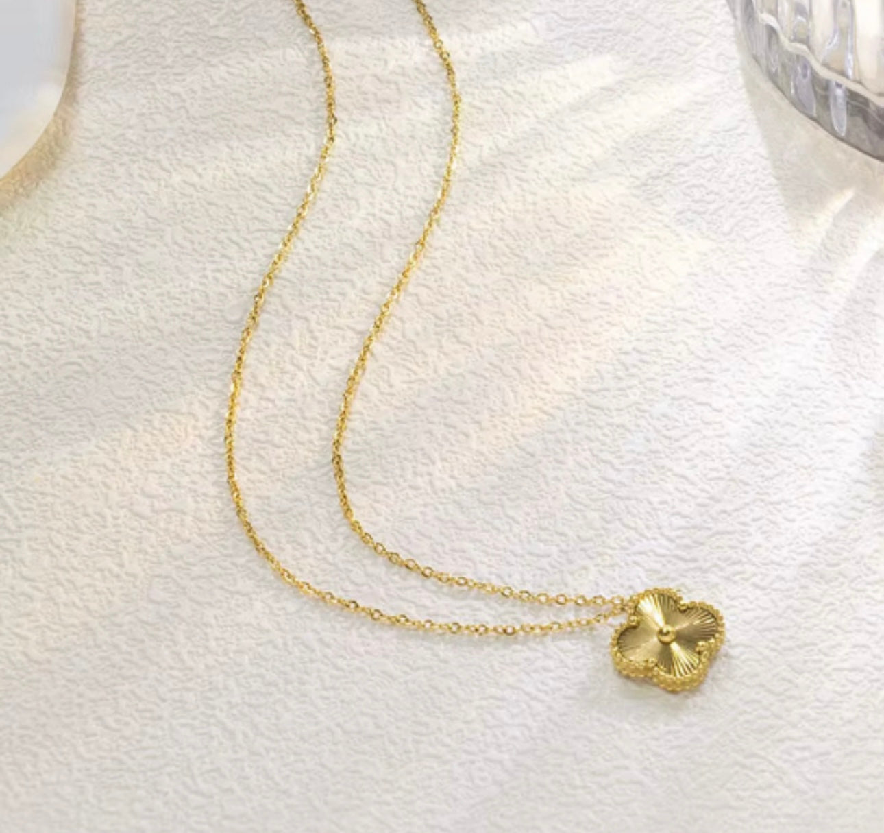 Clover Single Pendent- Necklace gold
