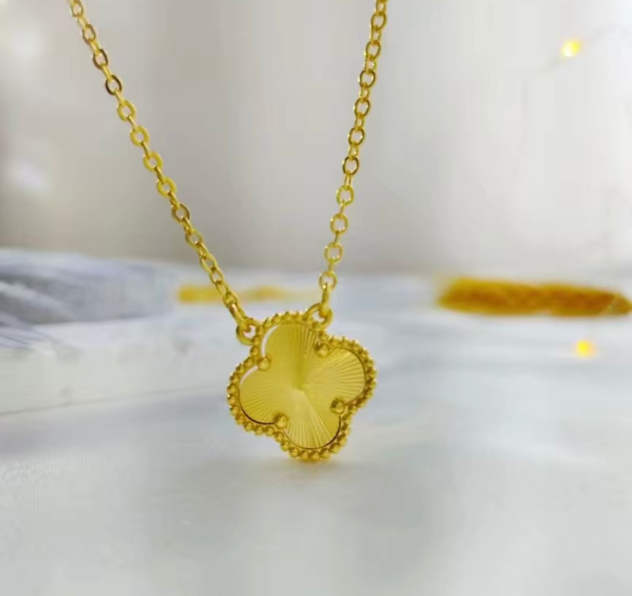 Clover Pendent Necklace - Gold