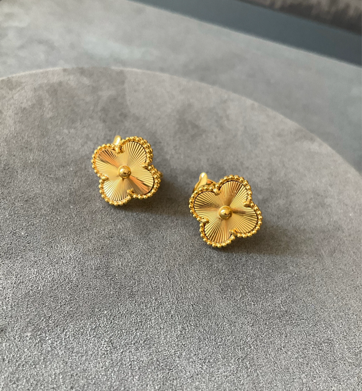 Clover Earrings- small gold