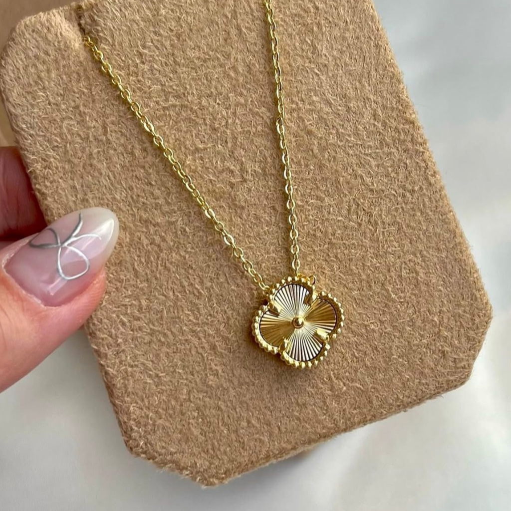 Clover Pendent Necklace - Gold