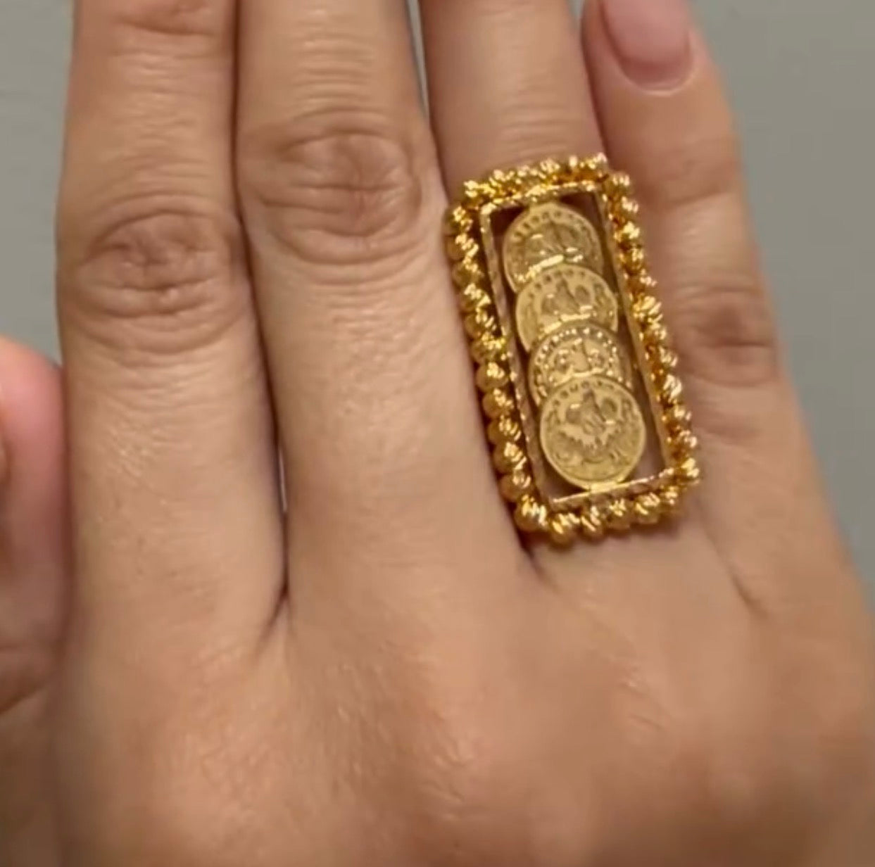 Adjustable coin ring