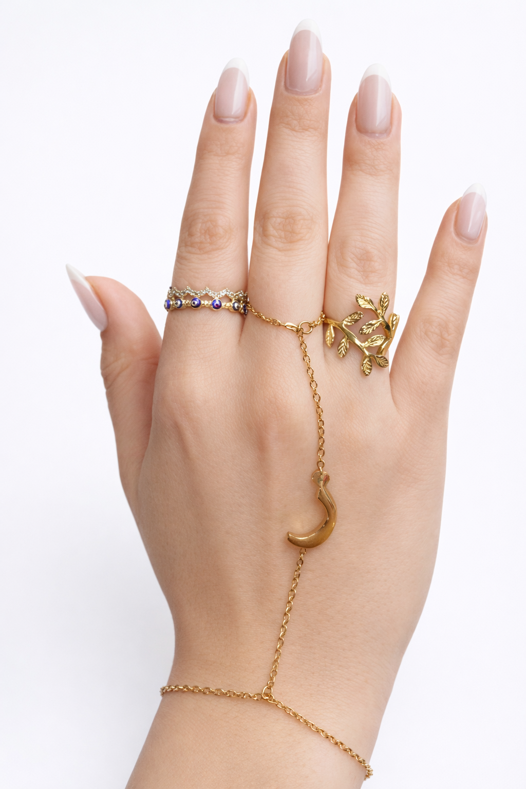 Letter Z in Arabic - hand chain